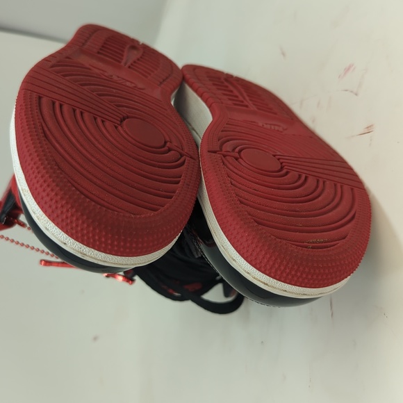 Jordan 1 Retro High OG Patent Bred shoes - Picture 9 of 16